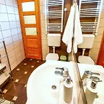 Kitti Apartament *